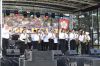Orkiestra gra na scenie
